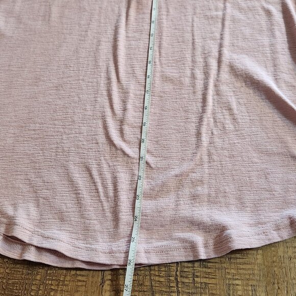 Pink top with lace accents - Picture 9 of 10